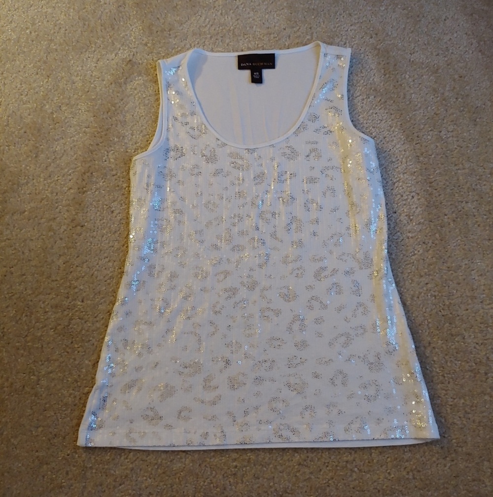 NWOT Dana buchman white and silver sequin top